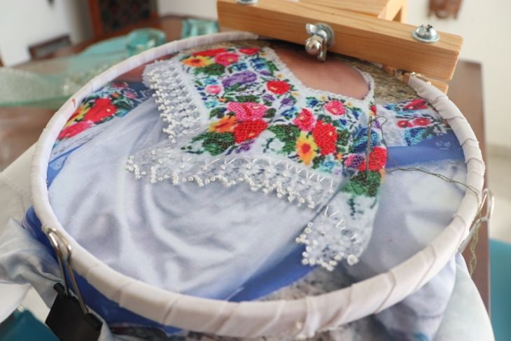 Exposición fotográfica 'Yucatán en hilos' resalta la vestimenta regional